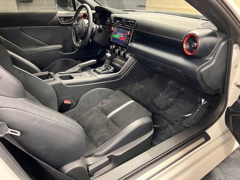 Used 2024 Toyota GR86 Premium image 8