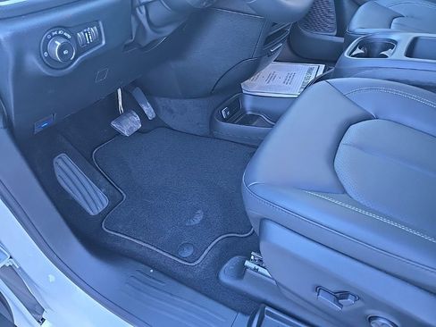 New 2026 Chrysler Pacifica Select w/ S Appearance Package image 36