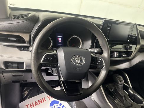 Used 2020 Toyota Highlander L AWD/4WD image 16