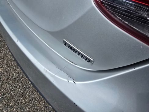 Used 2015 Hyundai Elantra Limited FWD image 11