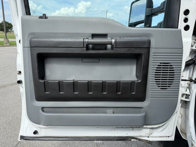 Used 2015 Ford F550 2WD Regular Cab Super Duty image 24