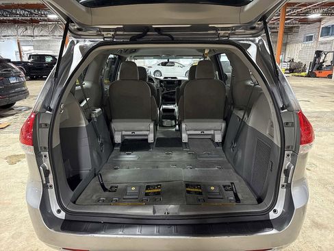 Used 2014 Toyota Sienna LE image 10