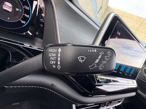 Used 2024 Volkswagen Atlas Cross Sport SE image 20