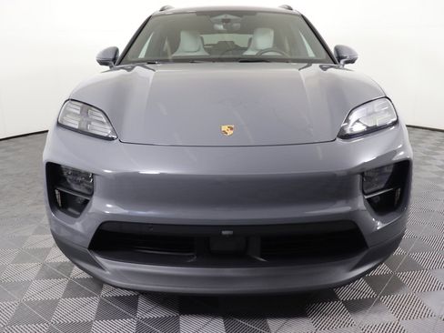 Certified 2025 Porsche Macan Electric image 5