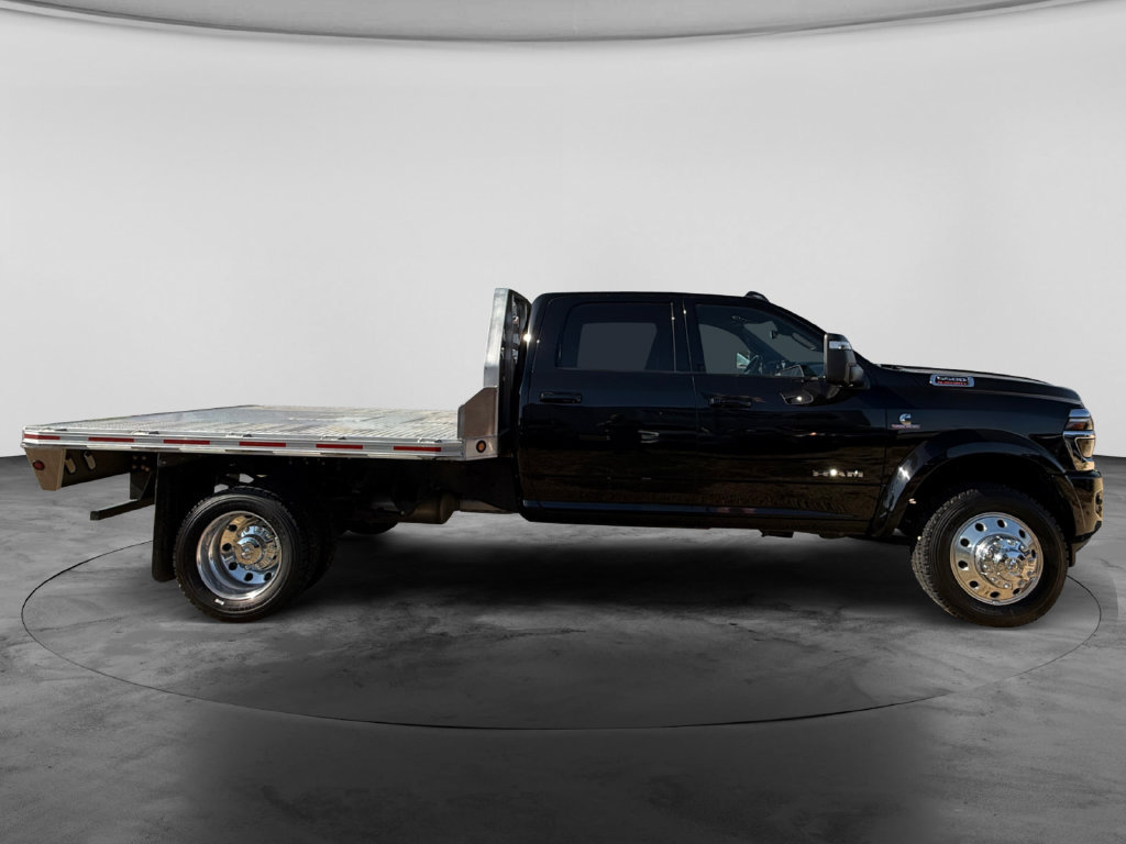 Used 2026 RAM 5500 4x4 Crew Cab w/ Laramie Trim Package image 9