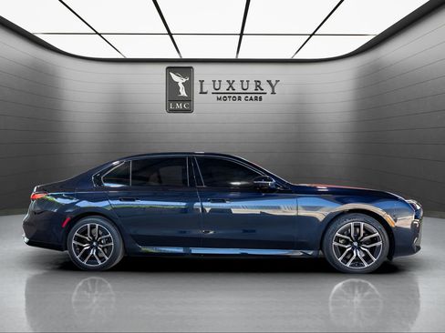 Used 2023 BMW 760i xDrive AWD/4WD image 9
