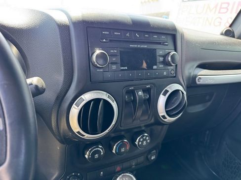 Used 2014 Jeep Wrangler Rubicon w/ Power Convenience Group AWD/4WD image 24