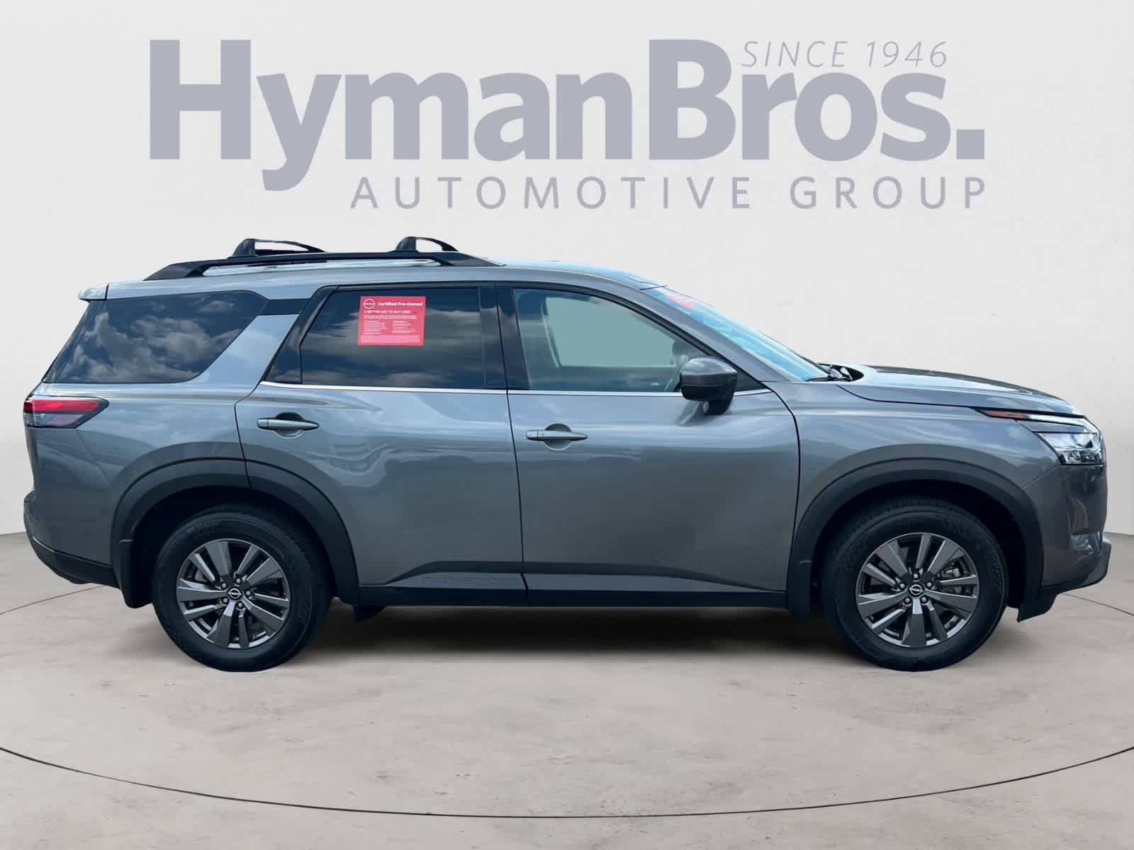 Used 2022 Nissan Pathfinder SV w/ SV Black Package AWD/4WD image 2