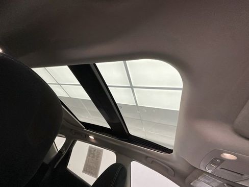 Used 2018 Nissan Murano SV w/ Premium Package image 6