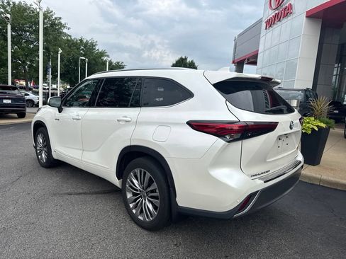 Used 2020 Toyota Highlander Platinum AWD/4WD image 3