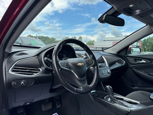 Used 2018 Chevrolet Malibu LT FWD image 14