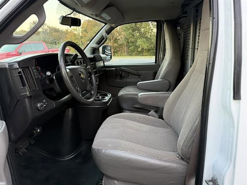 Used 2020 Chevrolet Express 2500 w/ Driver Convenience Package image 16