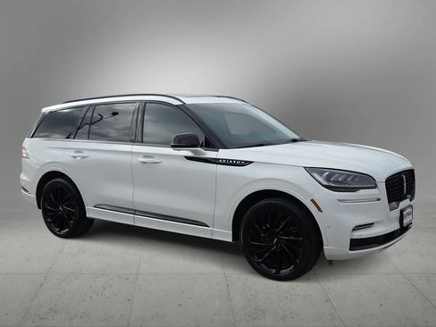 Used 2023 Lincoln Aviator Reserve w/ Jet Package AWD/4WD image 2