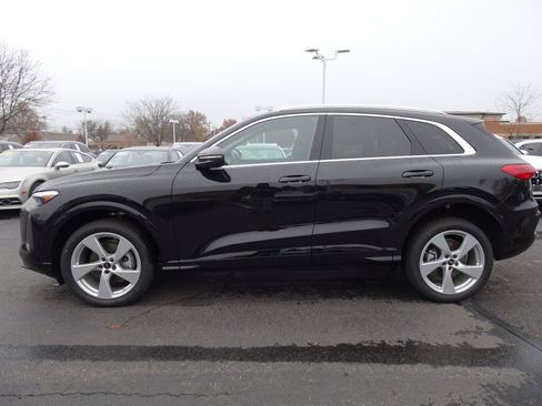 Certified 2025 Audi Q5 Premium Plus w/ Premium Plus AWD/4WD image 2