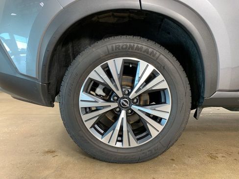 Used 2023 Nissan Rogue SV image 39