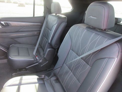 New 2026 Buick Enclave Avenir w/ Super Cruise Package FWD image 13