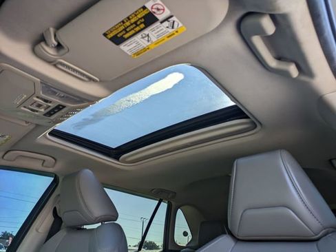 Used 2019 Toyota RAV4 XLE Premium image 18