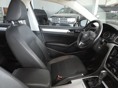 Used 2012 Volkswagen Passat 2.5 SE FWD image 29