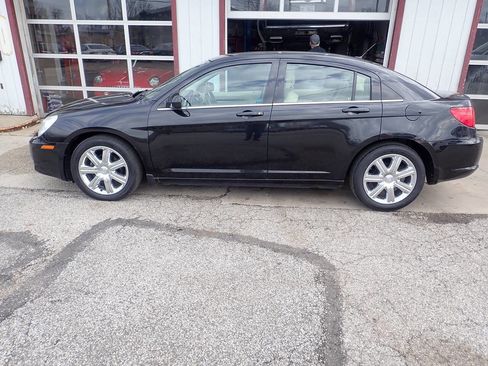 Used 2010 Chrysler Sebring Limited w/ Electronics Convenience Group image 17