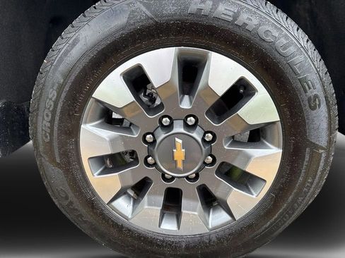 Used 2023 Chevrolet Silverado 2500 Custom w/ Custom Convenience Package AWD/4WD image 10
