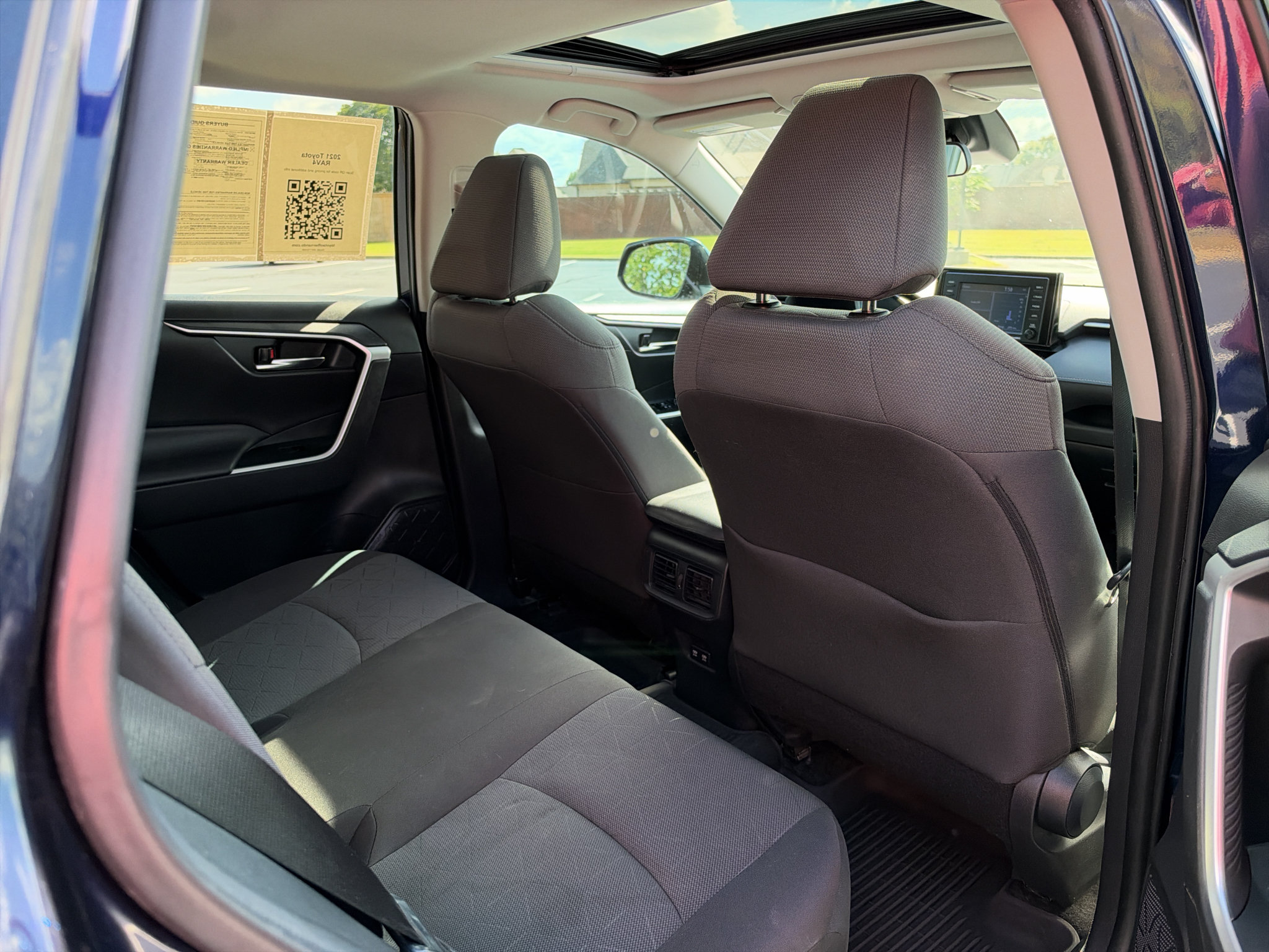 Used 2021 Toyota RAV4 XLE w/ Convenience Package FWD image 17