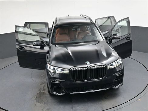 Used 2021 BMW X7 M50i image 34