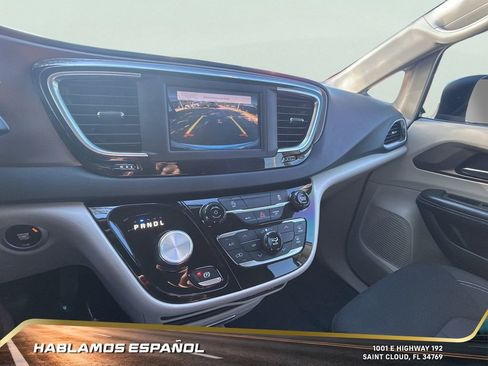 Used 2022 Chrysler Voyager LX image 21