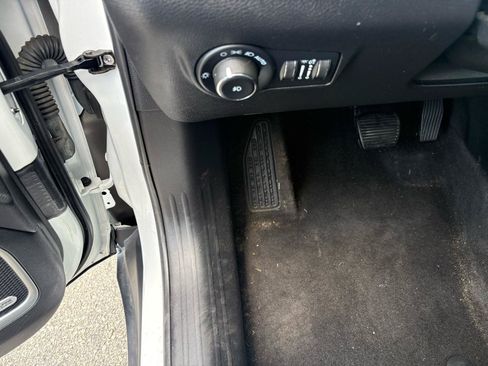 Used 2022 Jeep Compass Latitude w/ Sun and Sound Group AWD/4WD image 14