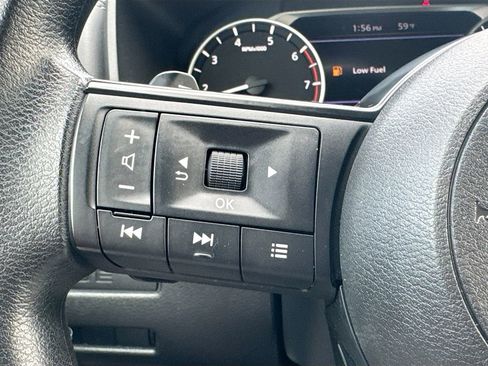 Used 2023 Nissan Rogue S image 9