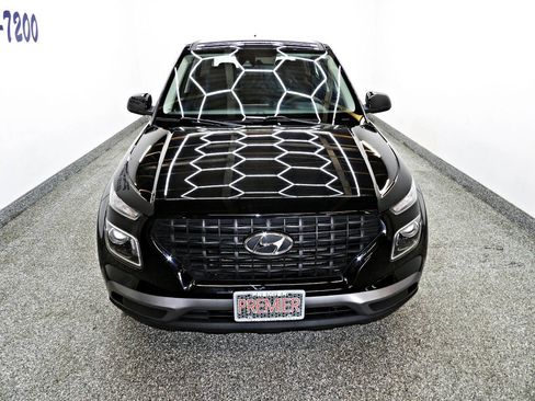 Used 2021 Hyundai Venue SE w/ Cargo Package FWD image 2