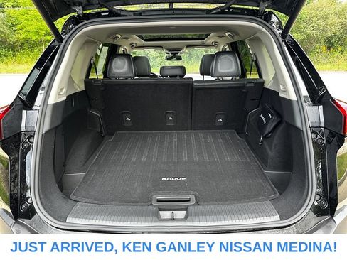Certified 2023 Nissan Rogue SV w/ SV Premium B Package AWD/4WD image 18