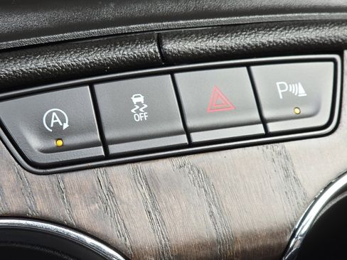 Used 2022 GMC Acadia Denali w/ Denali Technology Package image 8