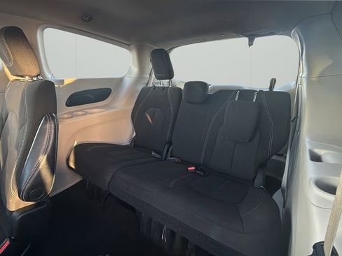 Used 2022 Chrysler Voyager LX FWD image 48