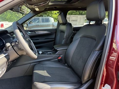 New 2025 Jeep Grand Cherokee L Altitude RWD image 15