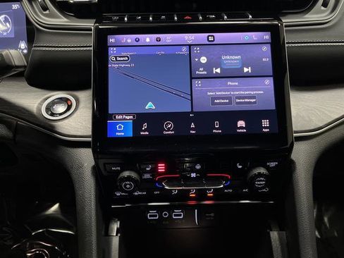 Used 2025 Jeep Grand Cherokee Limited w/ Black Appearance Package image 8