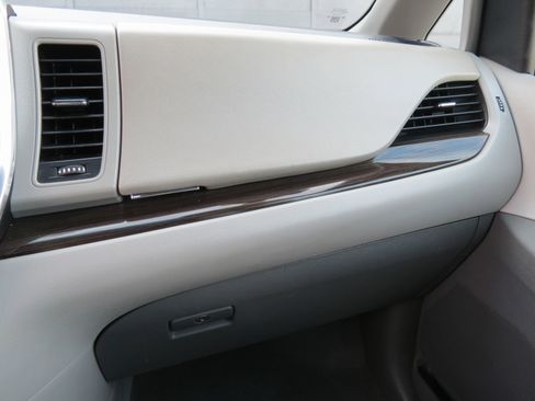 Used 2015 Toyota Sienna XLE Premium image 27