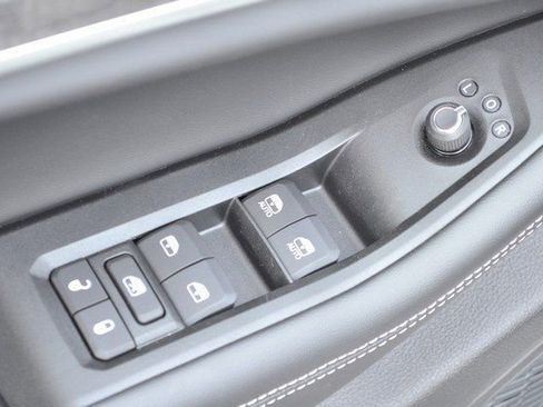 New 2025 Jeep Grand Cherokee Limited image 13