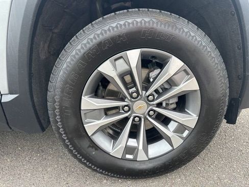 Used 2025 Chevrolet Equinox LT w/ Convenience Package II AWD/4WD image 9