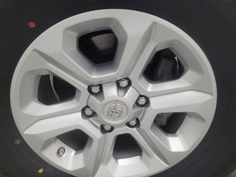 Used 2019 Toyota 4Runner SR5 AWD/4WD image 31
