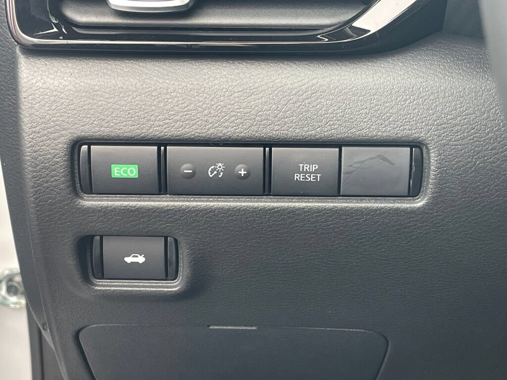 Used 2025 Nissan Sentra SR FWD image 16