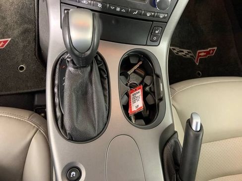 Used 2006 Chevrolet Corvette Coupe w/ Preferred Equipment Group RWD image 17