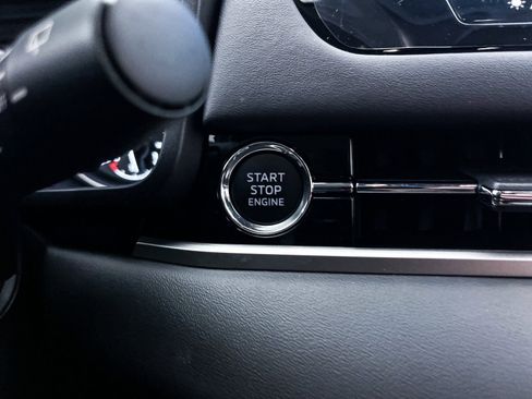 New 2025 Mitsubishi Outlander ES image 16