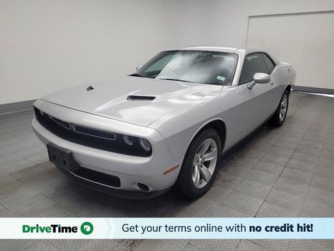 Used 2022 Dodge Challenger SXT RWD image 1