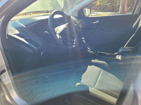 Used 2017 Ford Focus SE FWD image 23