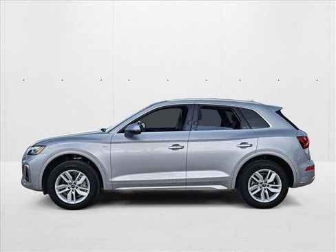 Used 2023 Audi Q5 2.0T Premium w/ Convenience Package image 9