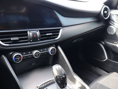 Used 2018 Alfa Romeo Giulia Ti Sport w/ Quick Order Package 22S Sport AWD/4WD image 17