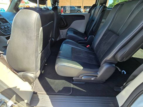 Used 2019 Dodge Grand Caravan SXT FWD image 23