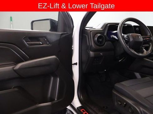 Used 2023 Chevrolet Colorado Trail Boss w/ Technology Package image 17