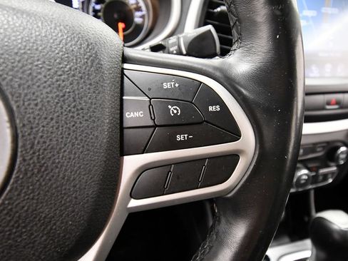 Used 2018 Jeep Cherokee Latitude Plus FWD image 21