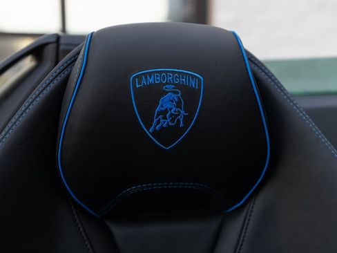 Used 2020 Lamborghini Huracan EVO image 27